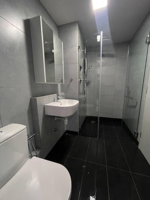 Апартаменты Jesselton Quay,2Br,4-5Pax,Mountain View Кота-Кинабалу Экстерьер фото